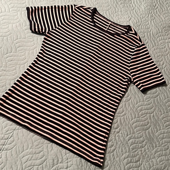 Free Assembly Crop Tee - Picture 1 of 9